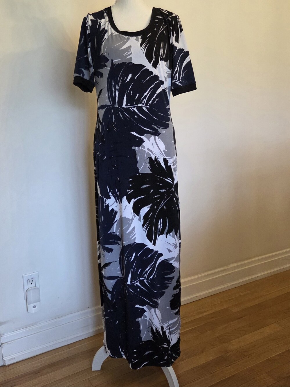 G.I.L.I. Black, Navy, Gray and White Tropical Leaf Maxi Dress